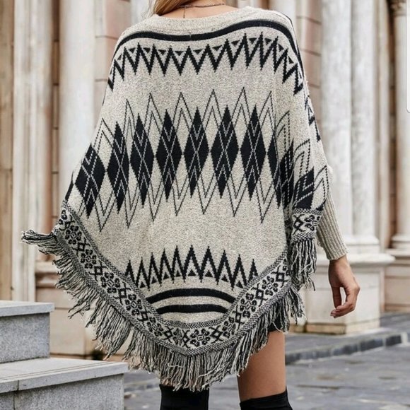 Tribal print knit sweater poncho - Picture 4 of 5